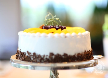 Как сделать надежную и красивую подставку под торт своими руками?