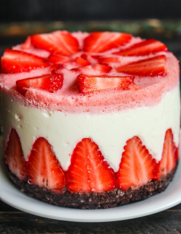 торт с маскарпоне и ягодами