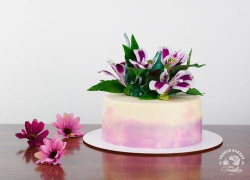 торт с живыми цветами
