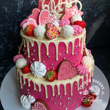 Розовый торт с клубникой на заказ Москва