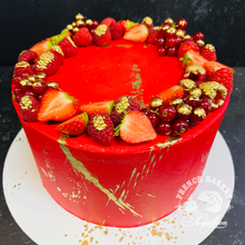 Красный торт с ягодами на заказ в москве